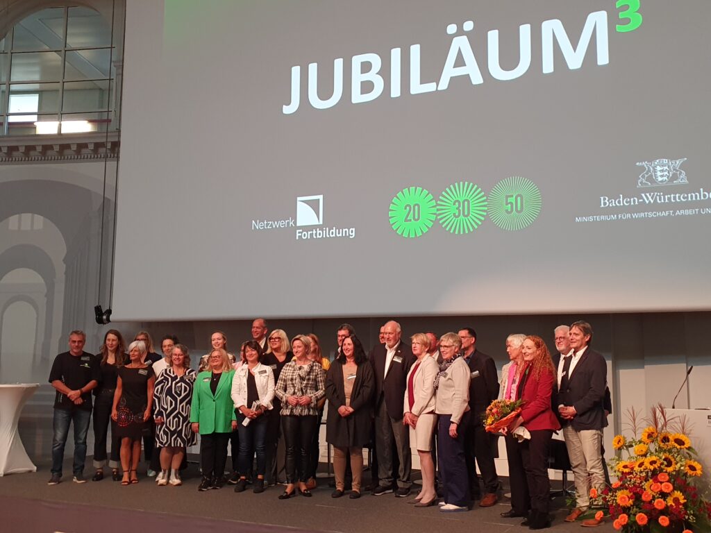 Symbolbild für Neuigkeit "Jubiläum 'hoch 3' – Erfolge der beruflichen Weiterbildung in Baden-Württemberg"